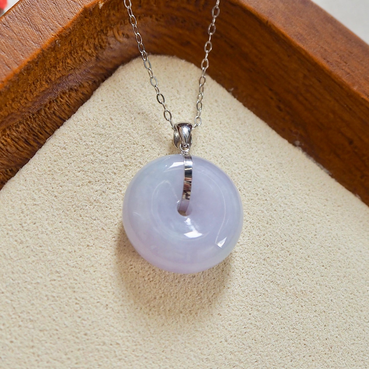 18k Lilac Jadeite Doughnut Pendant