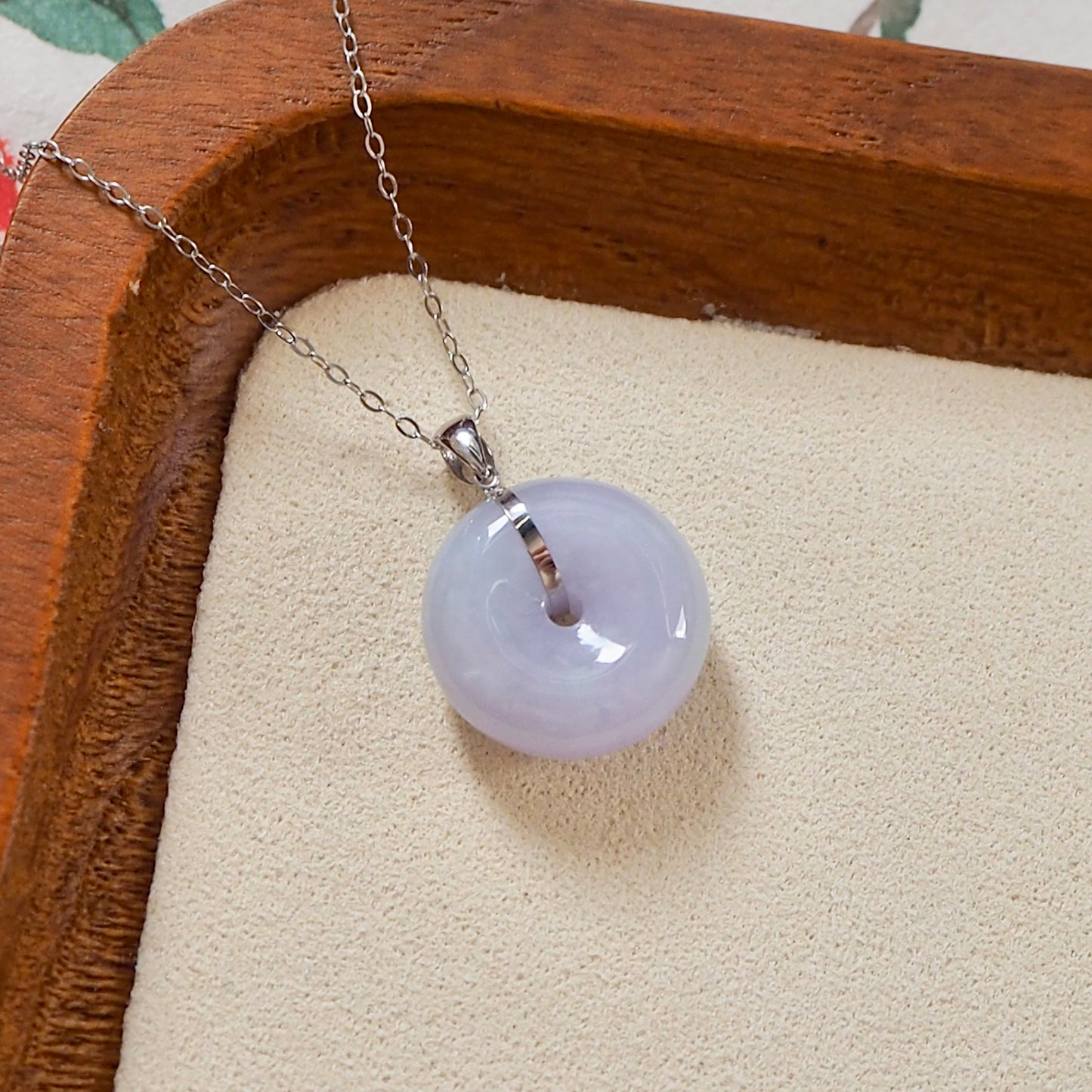 18k Lilac Jadeite Doughnut Pendant