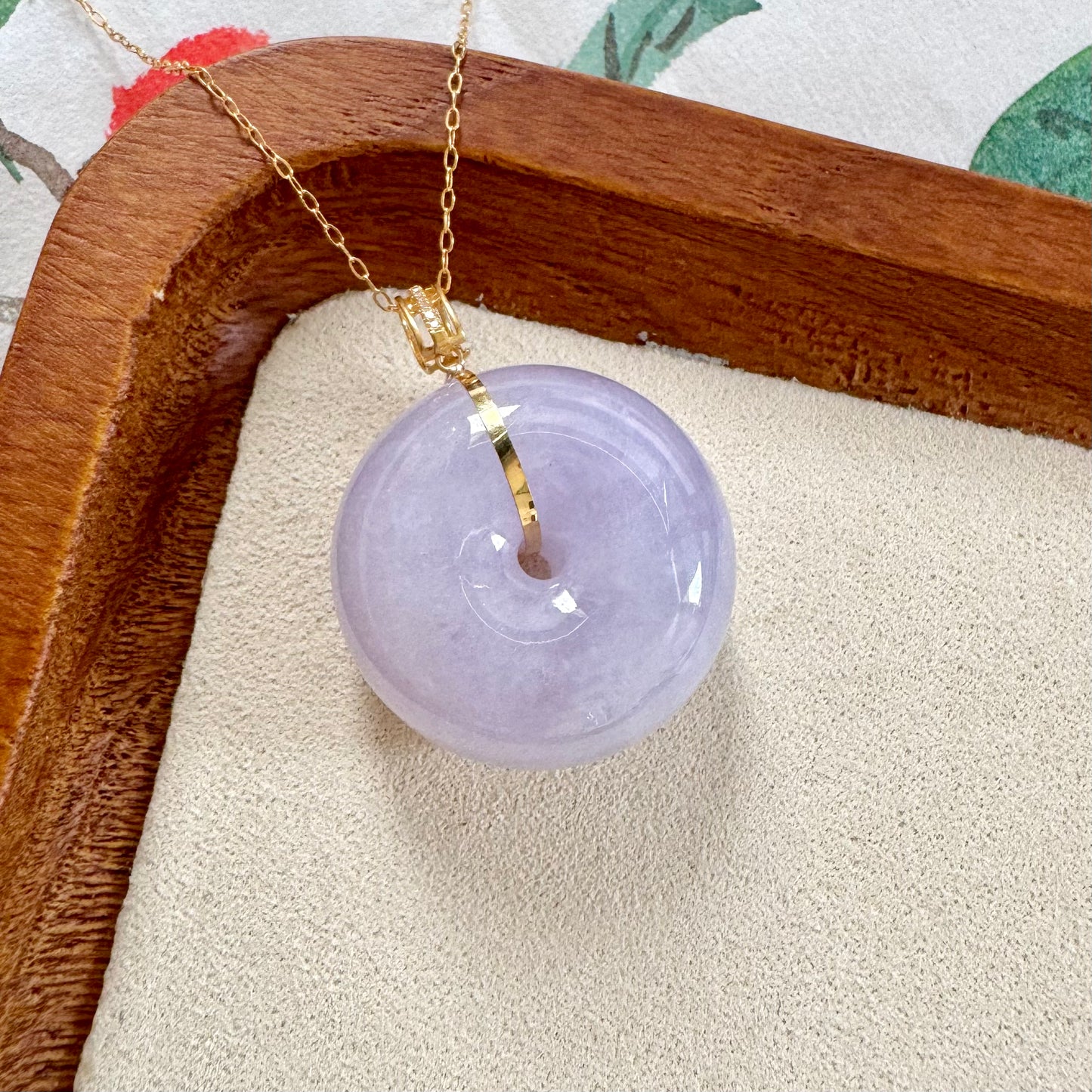 18k Lavender Jadeite Doughnut Pendant