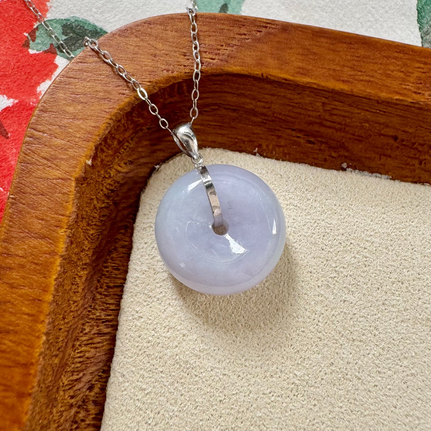 18k Lilac Jadeite Doughnut Pendant