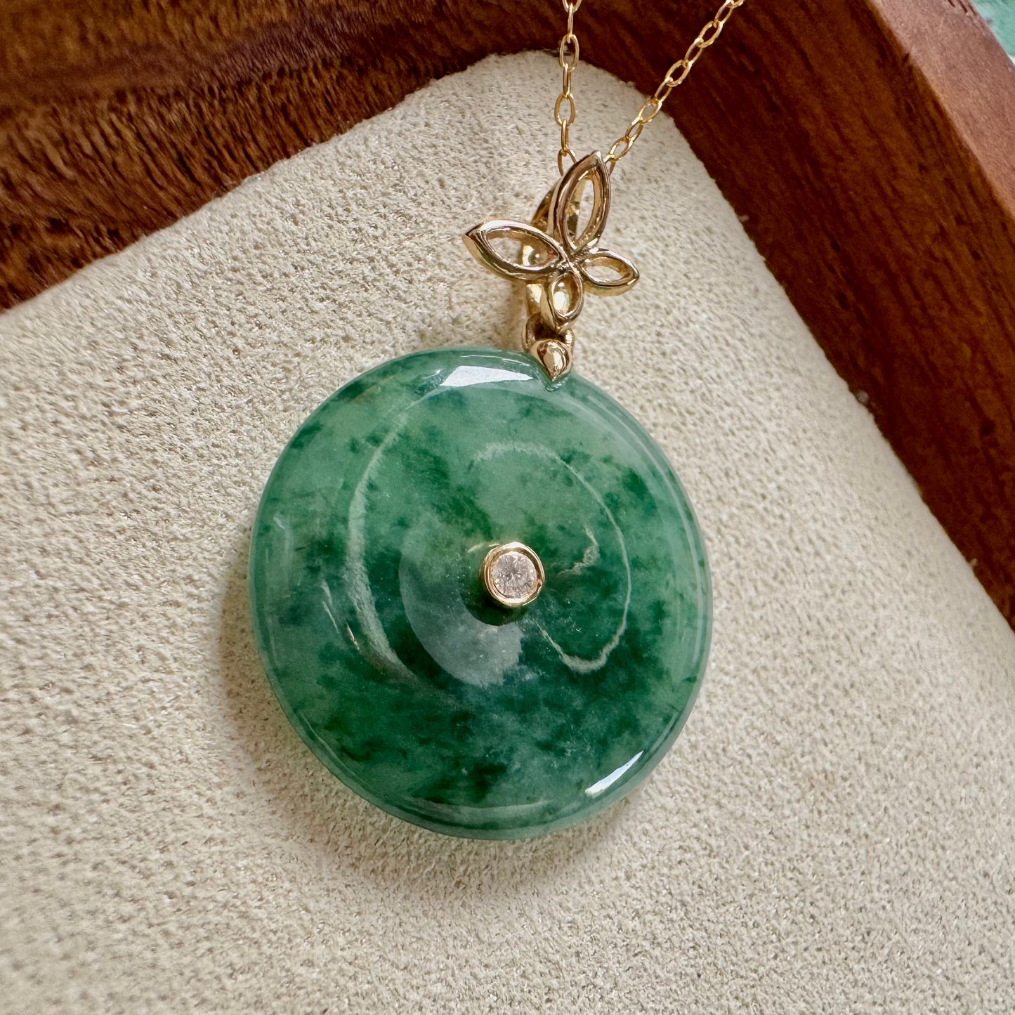 18k Chrysalis Jadeite Pendant