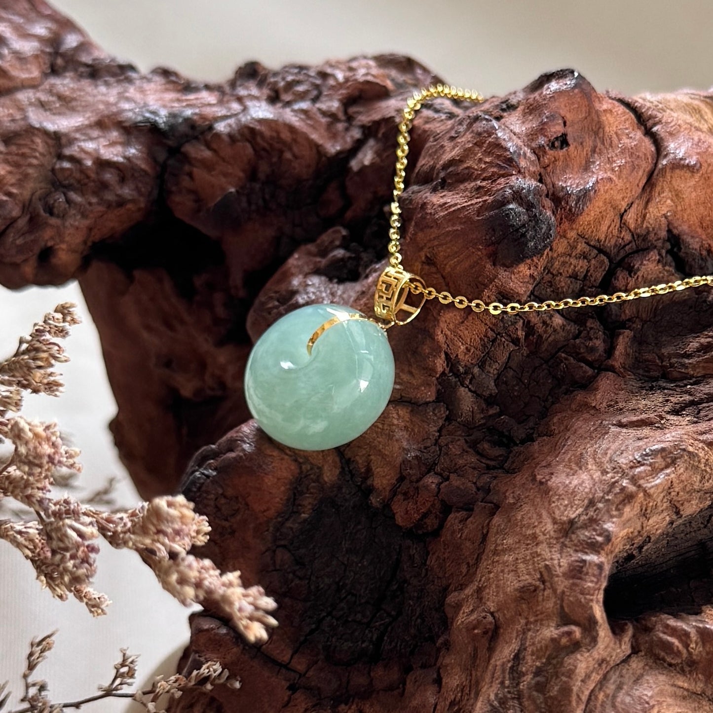 18k Gold Lü Jadeite Doughnut Pendant