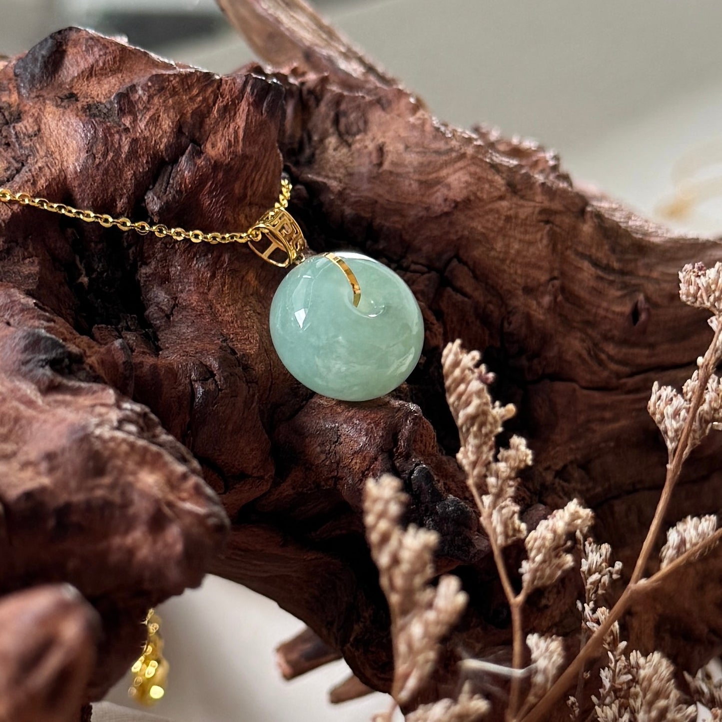 18k Gold Lü Jadeite Doughnut Pendant