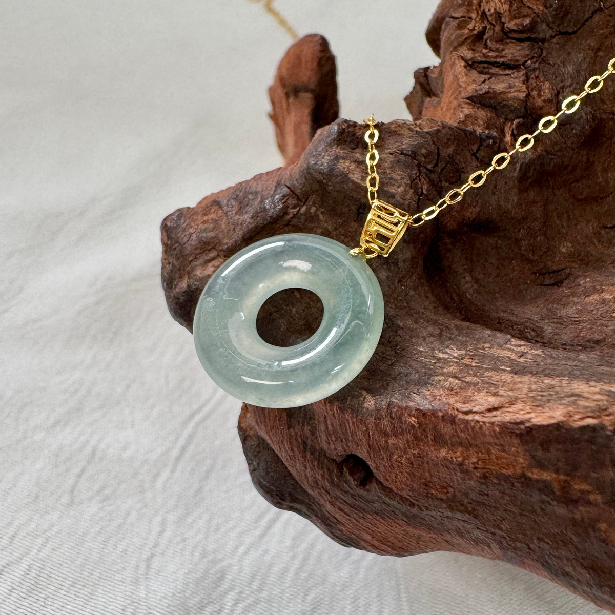 ĀN | 18k Gold Willow Jadeite Doughnut Pendant