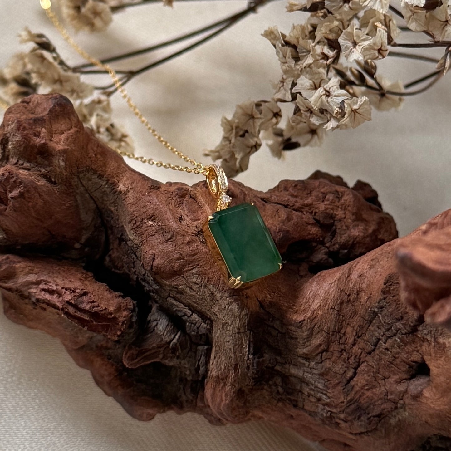 18k Serene Jadeite Pendant