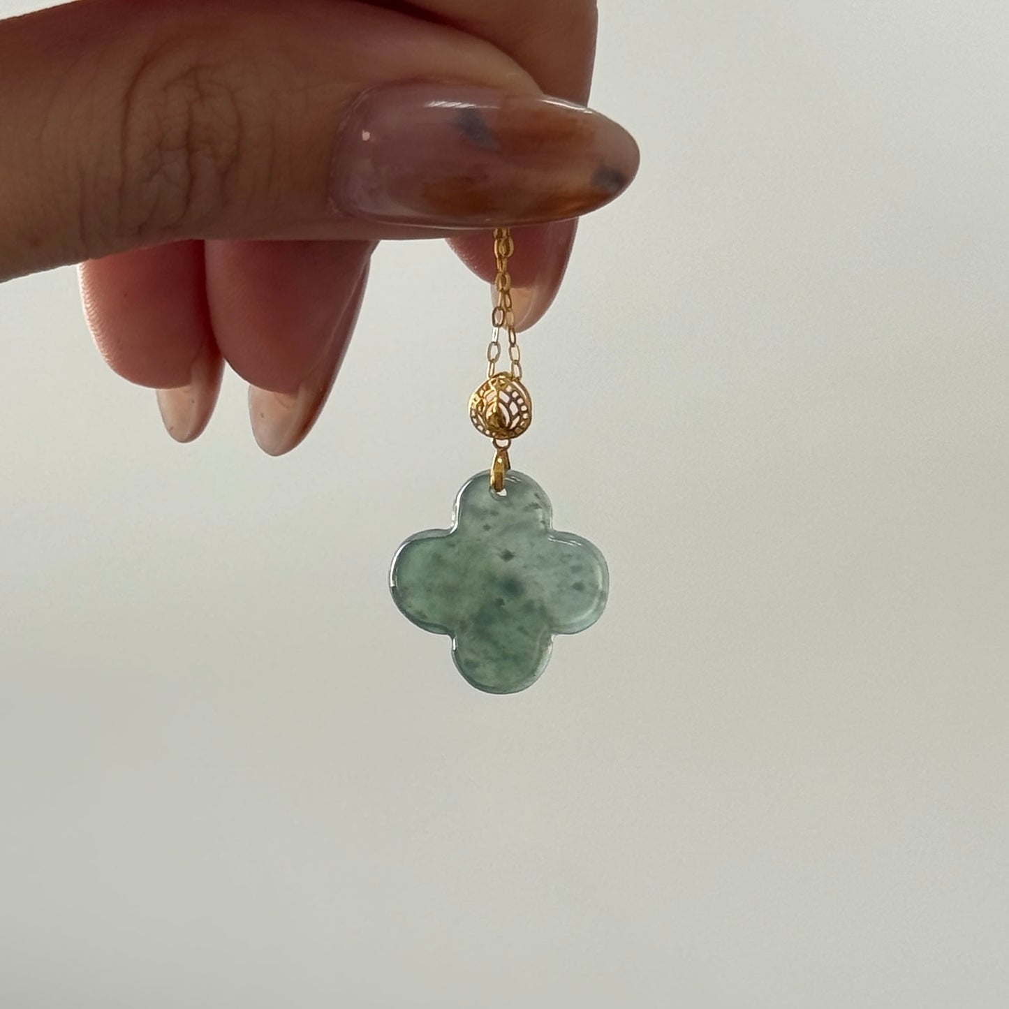 18k Gold Clover Jadeite Pendant