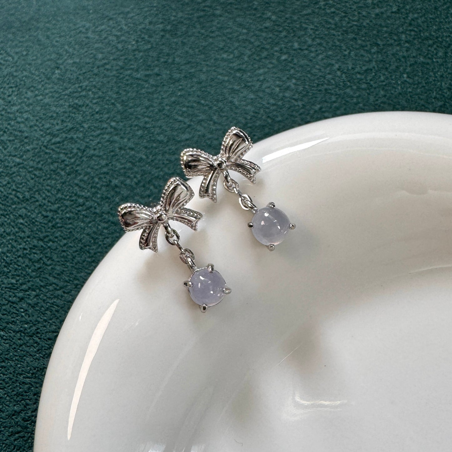 Ribbon Jadeite Earstuds