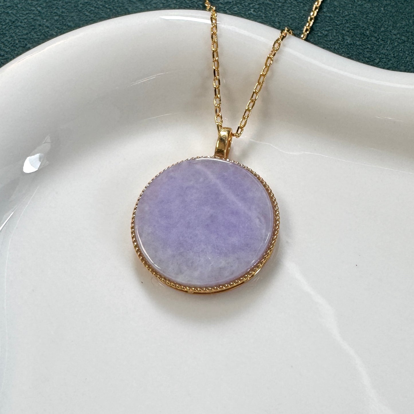 18k Gold Lilac Jadeite Pendant