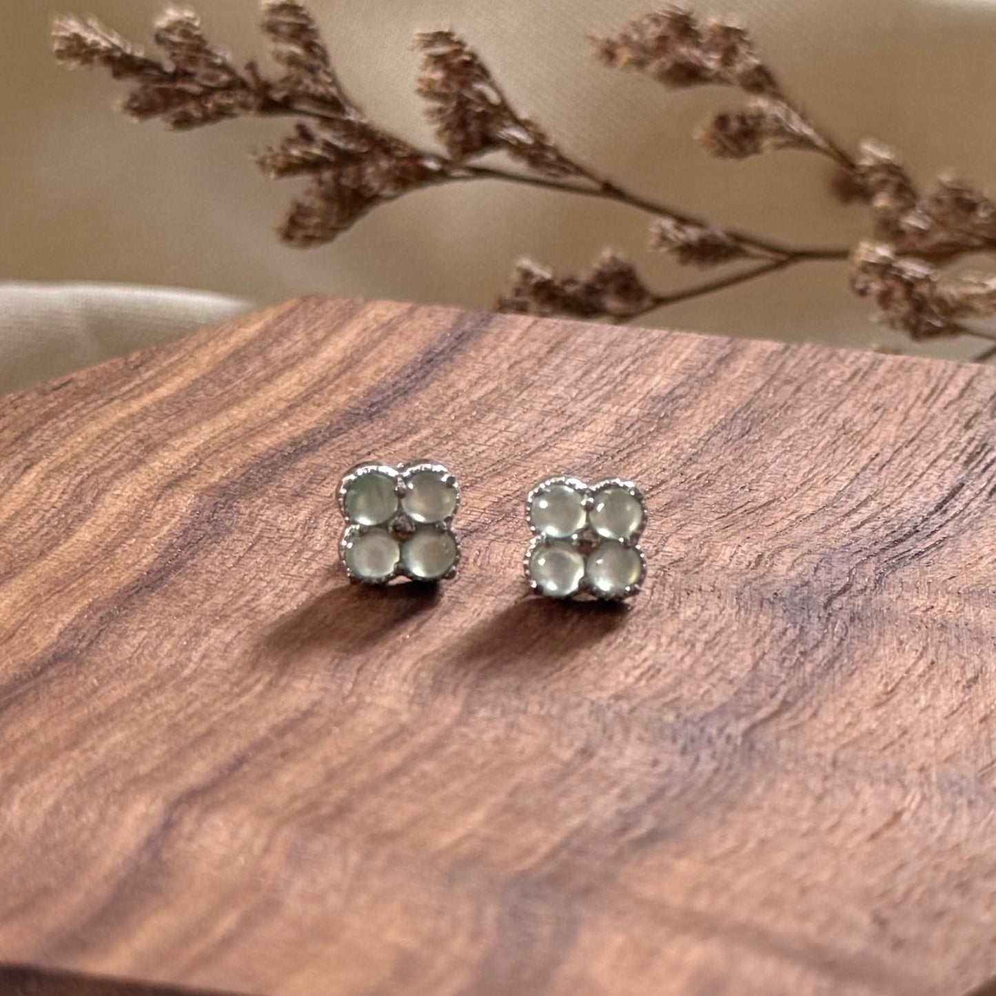 Lǜhuā Jadeite Earstuds