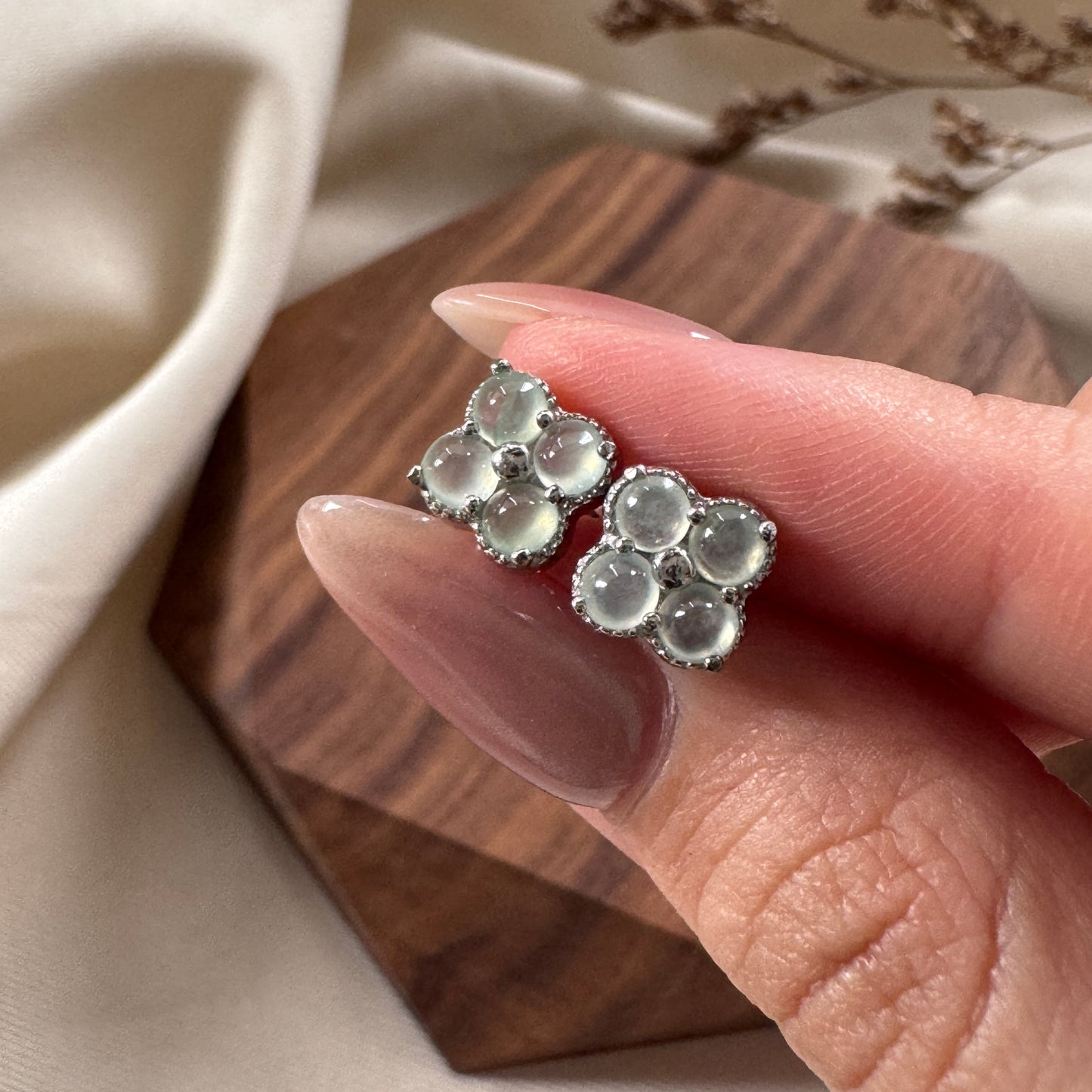 Lǜhuā Jadeite Earstuds