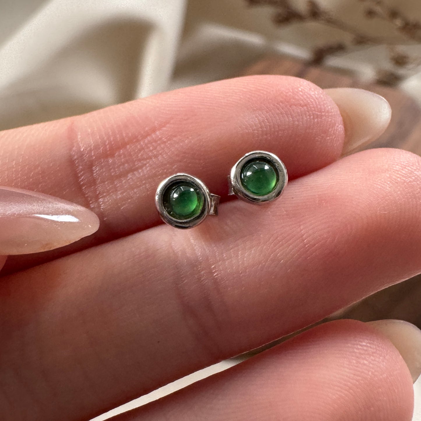 Dainty Jadeite Earstuds