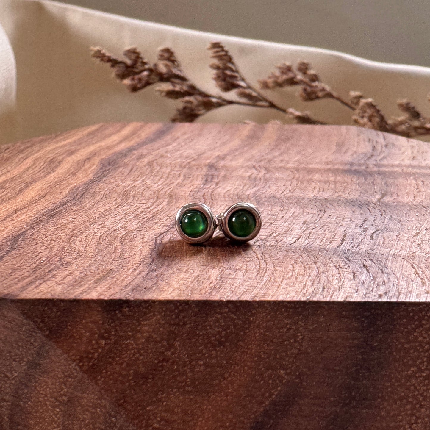 Dainty Jadeite Earstuds