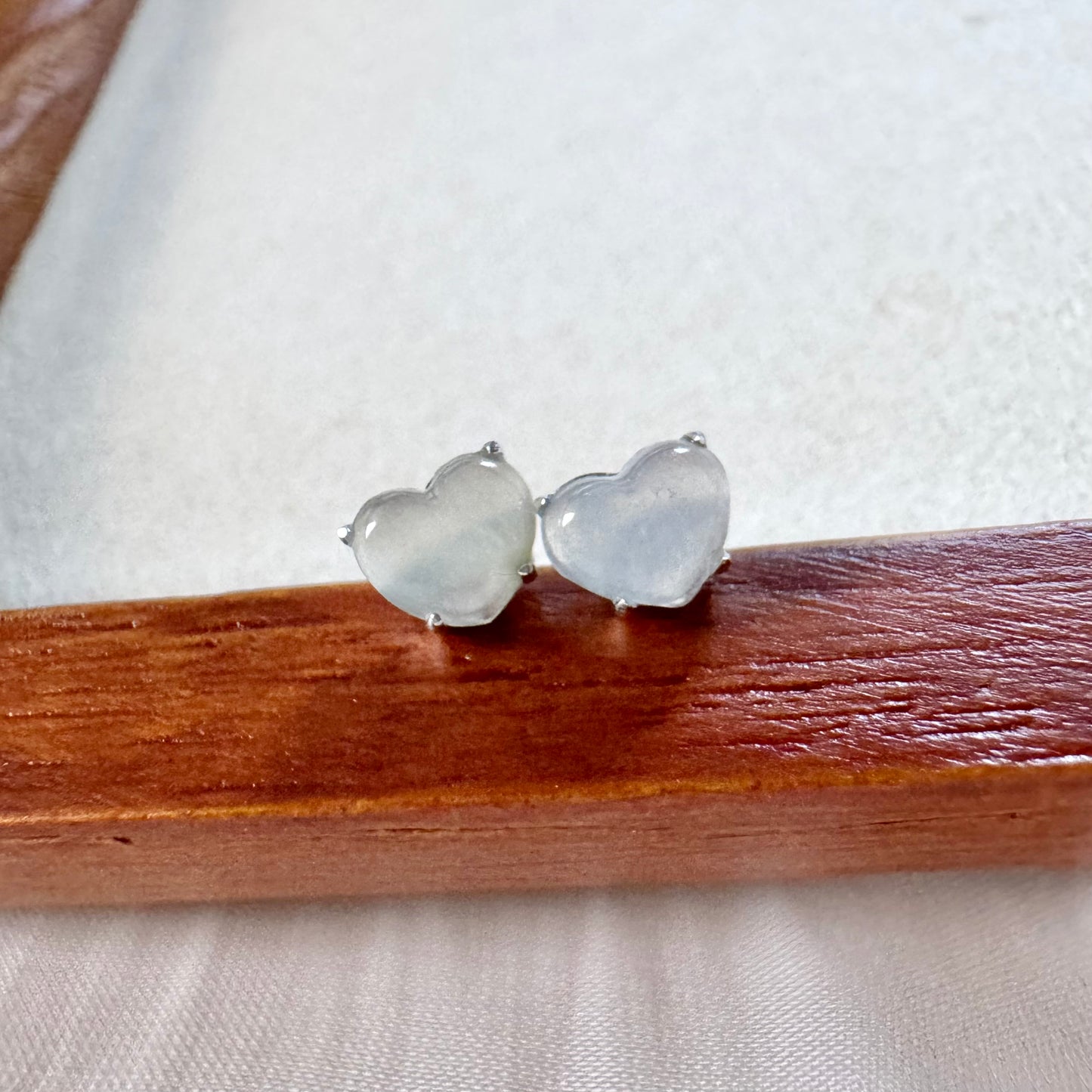 18k Amour Jadeite Earstuds