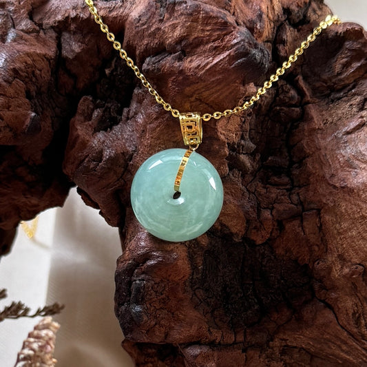 18k Gold Lü Jadeite Doughnut Pendant