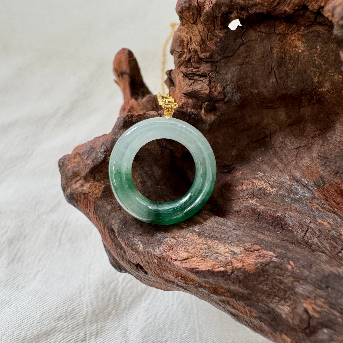 ĀN | 18k Gold Gradient Jadeite Doughnut Pendant