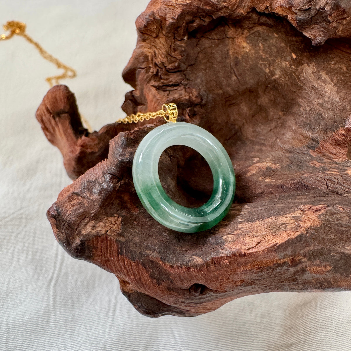 ĀN | 18k Gold Gradient Jadeite Doughnut Pendant