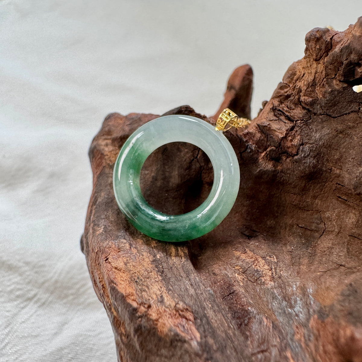 ĀN | 18k Gold Gradient Jadeite Doughnut Pendant