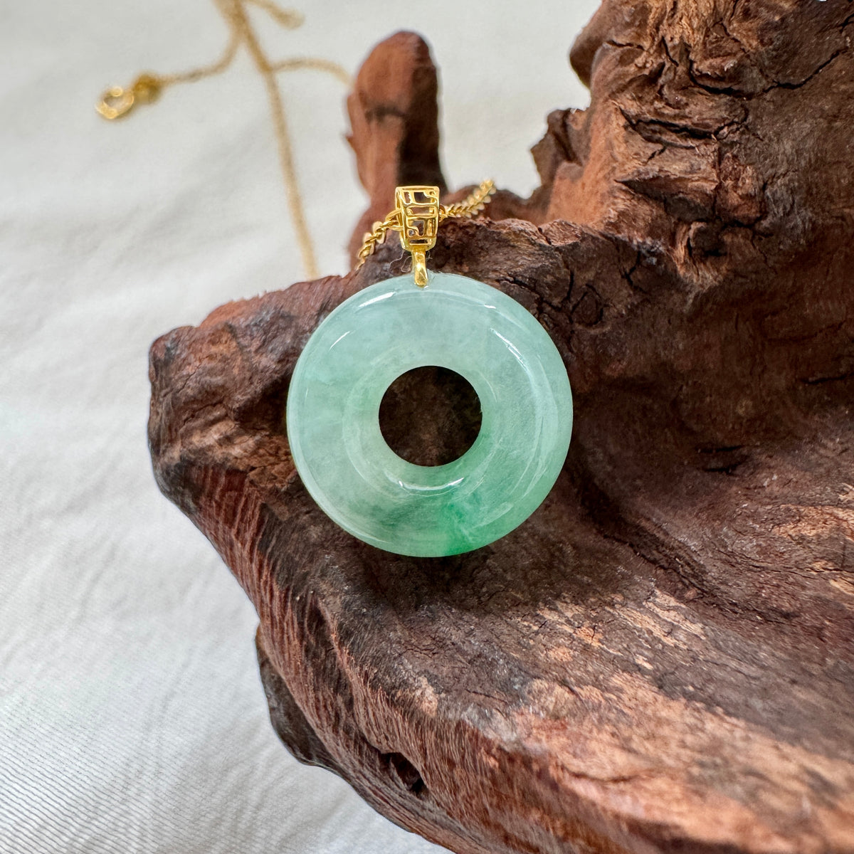 ĀN | 18k Gold Apple Jadeite Doughnut Pendant