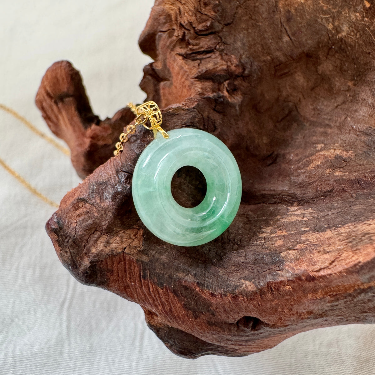 ĀN | 18k Gold Apple Jadeite Doughnut Pendant