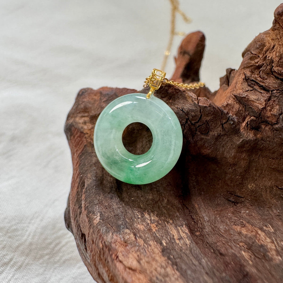 ĀN | 18k Gold Apple Jadeite Doughnut Pendant
