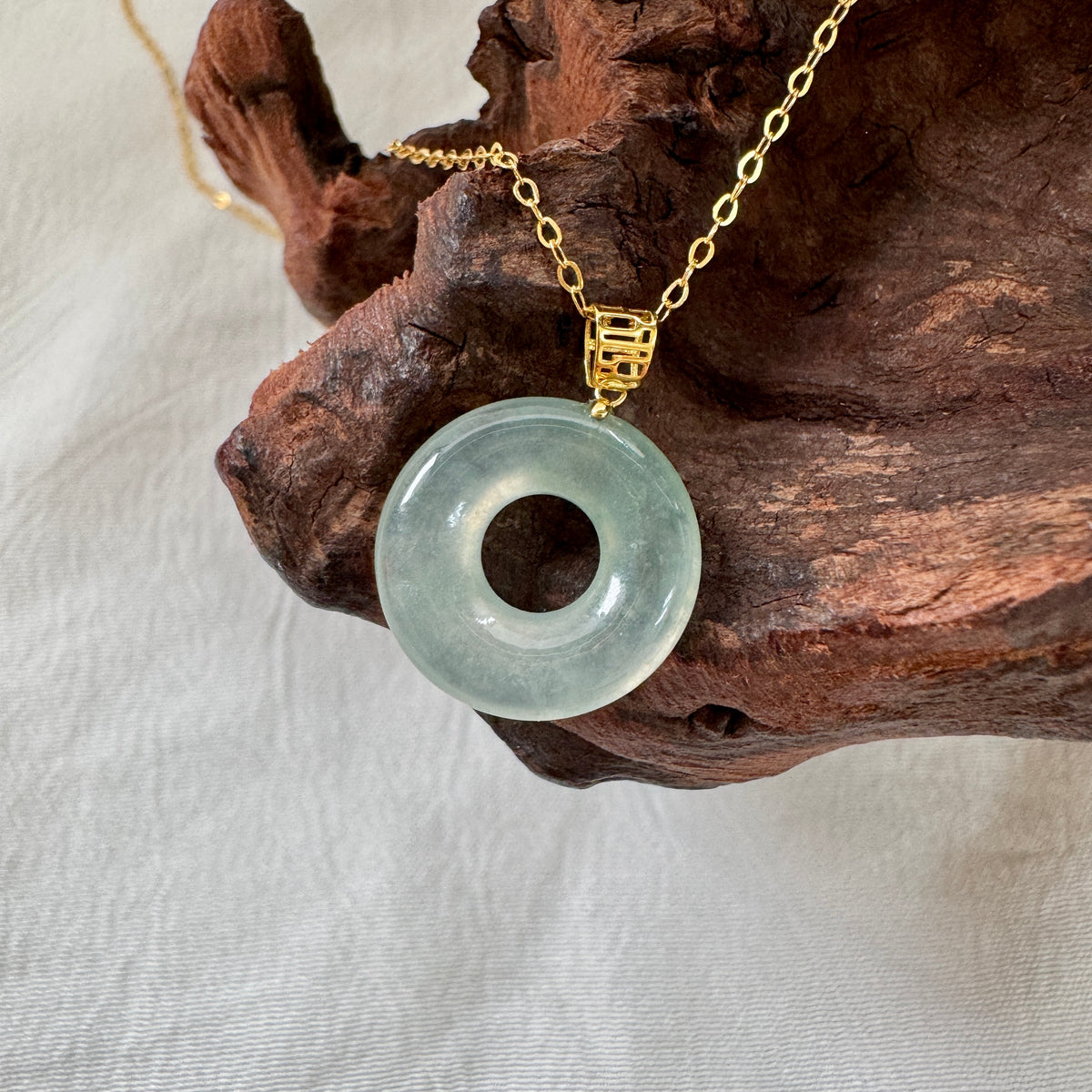 ĀN | 18k Gold Willow Jadeite Doughnut Pendant