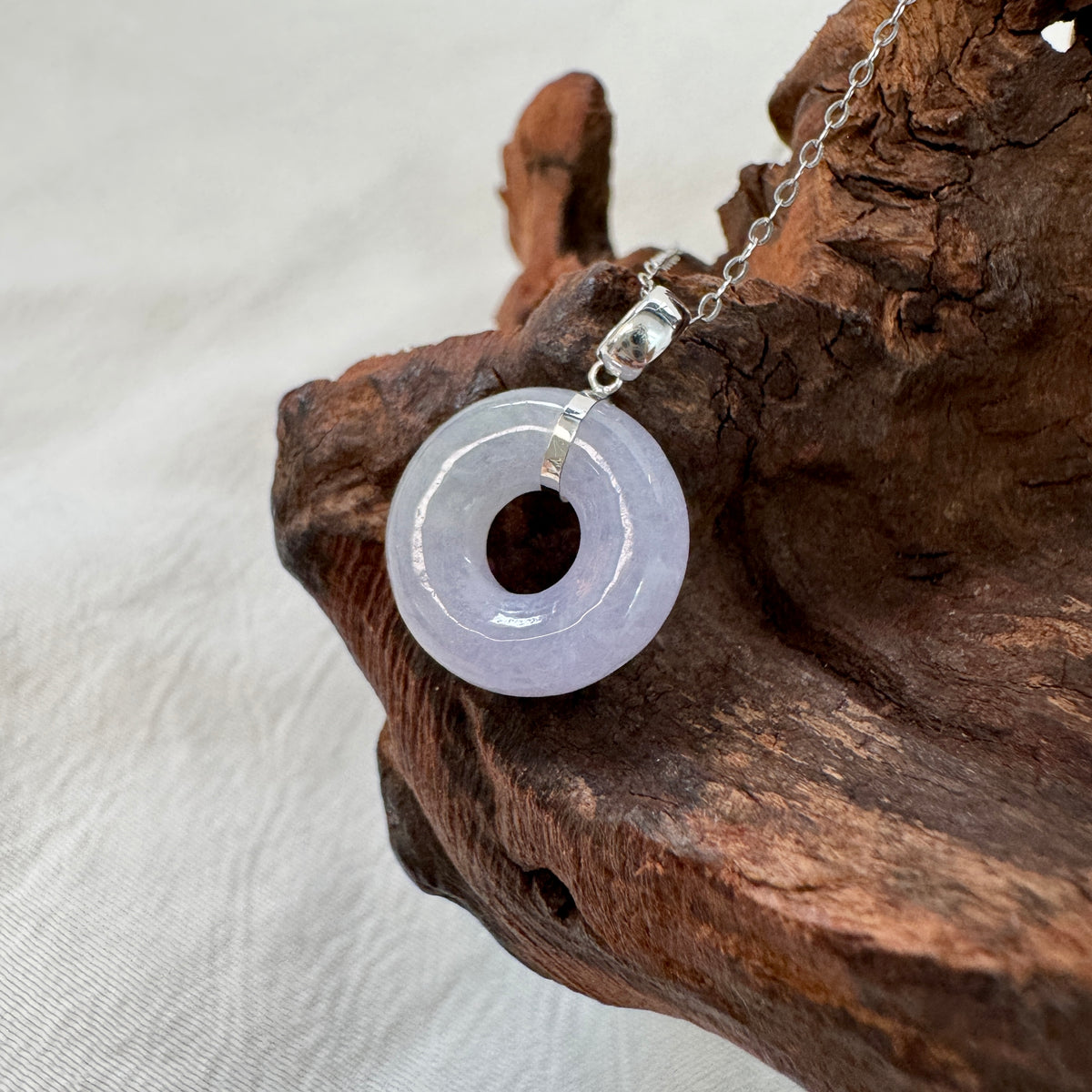 ĀN | 18k Gold Lavender Jadeite Doughnut Pendant
