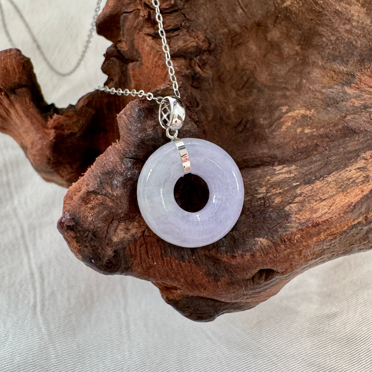 ĀN | 18k Gold Lavender Jadeite Doughnut Pendant