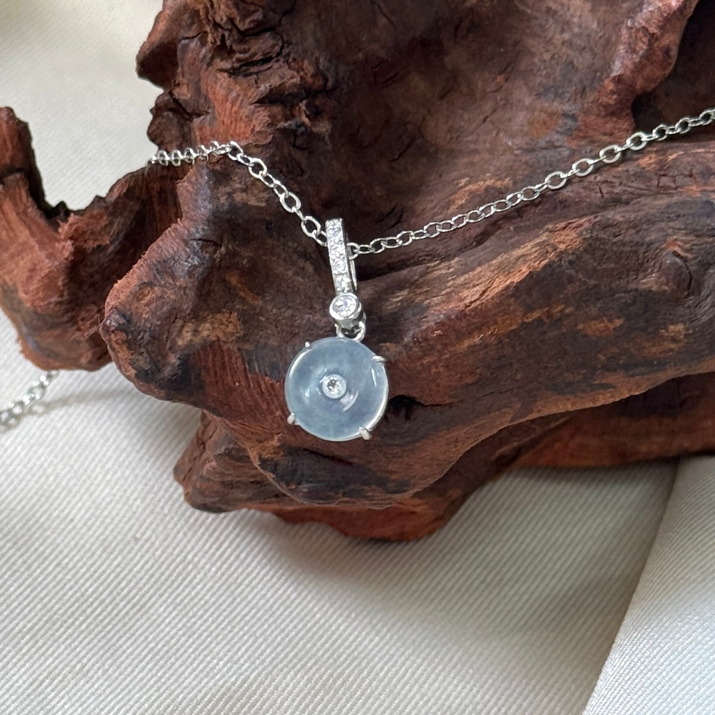 Ān Jadeite Necklace- Icy Floral