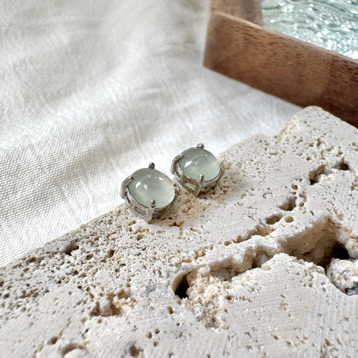 STAPLE | White Minimalist Jadeite Earstuds