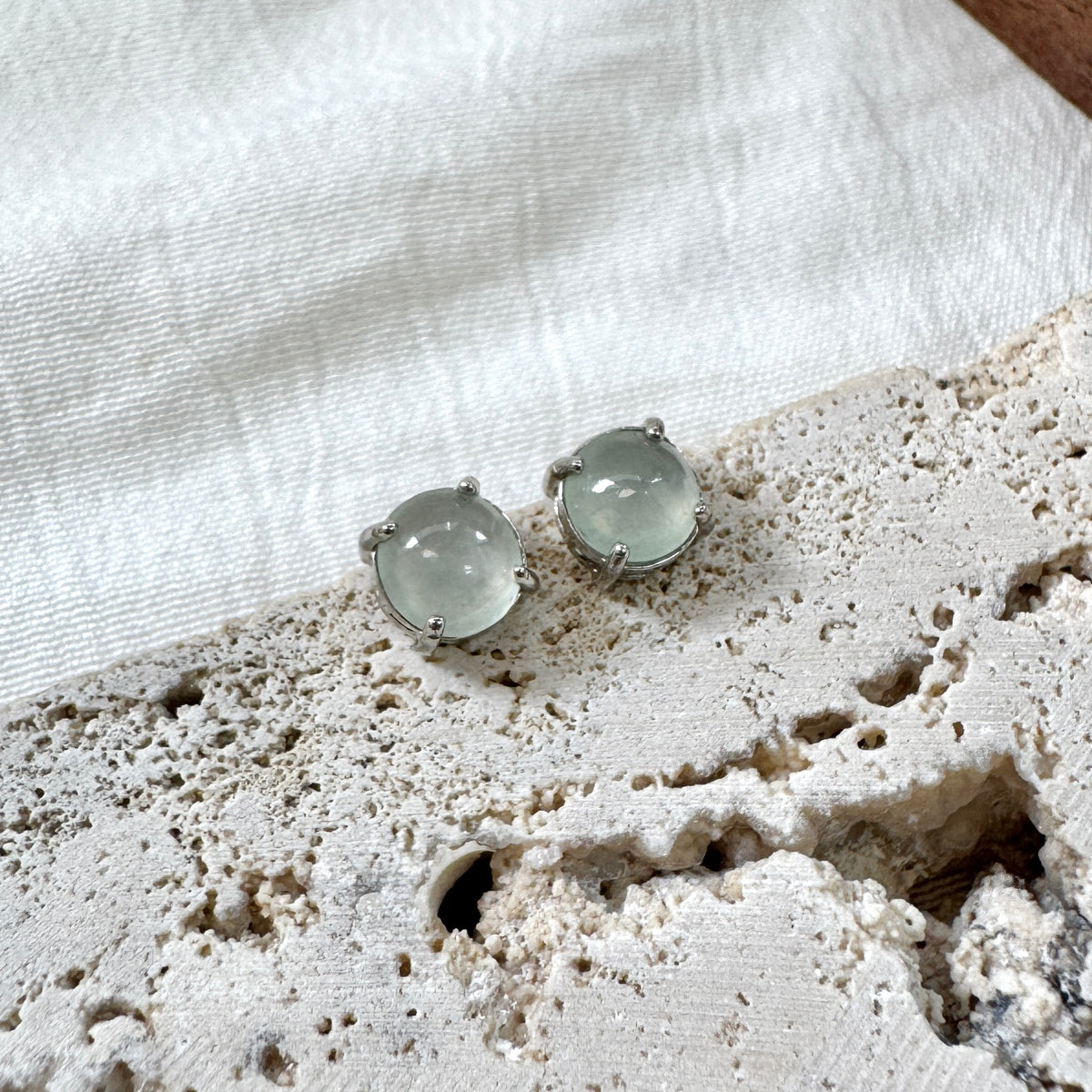 STAPLE | White Minimalist Jadeite Earstuds