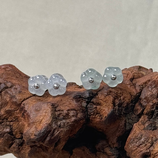 Floret Jadeite Earrings- White/Blue