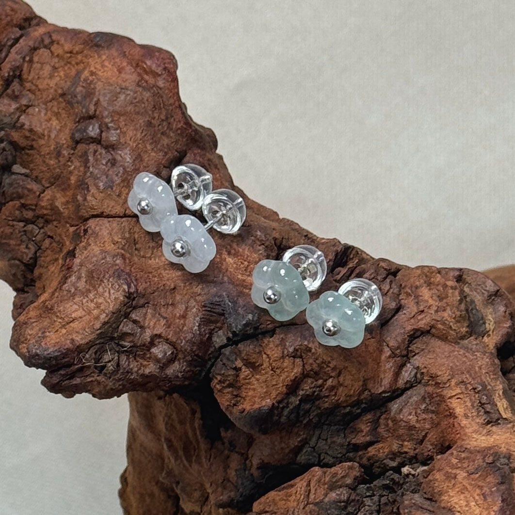 Floret Jadeite Earrings- White/Blue