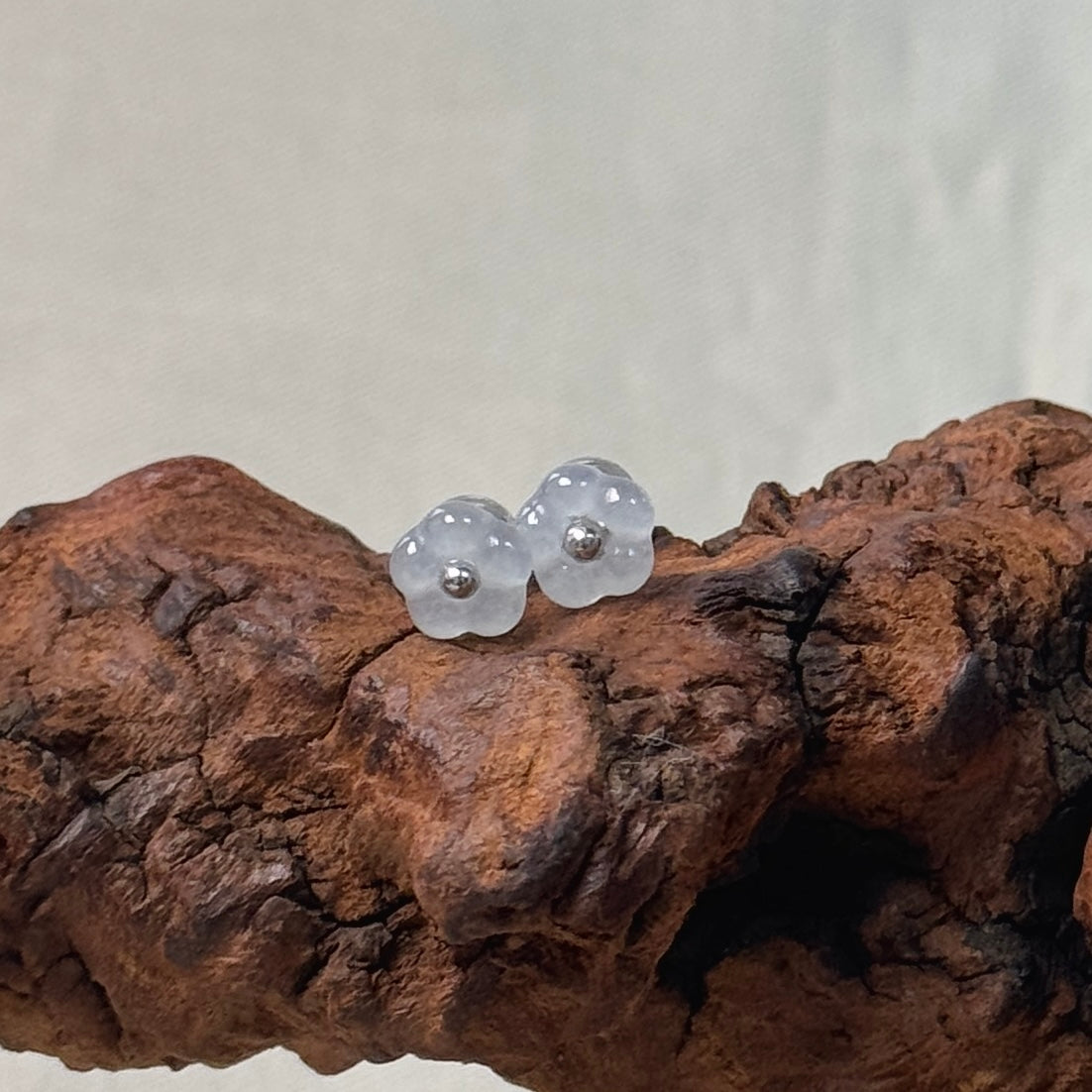 Floret Jadeite Earrings- White/Blue