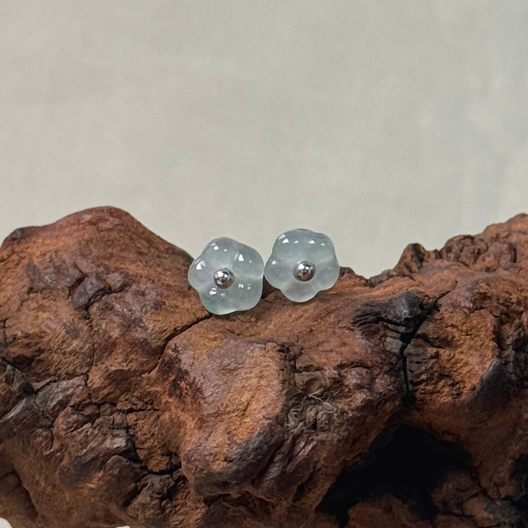 Floret Jadeite Earrings- White/Blue