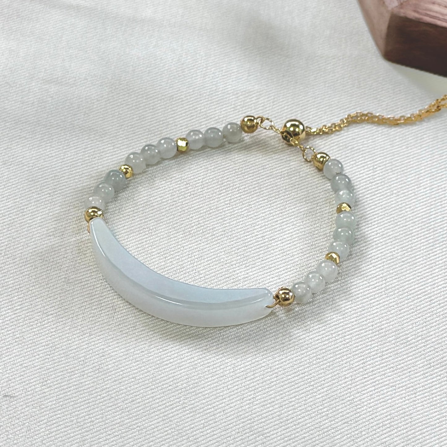 Jadeite Curve Bracelet