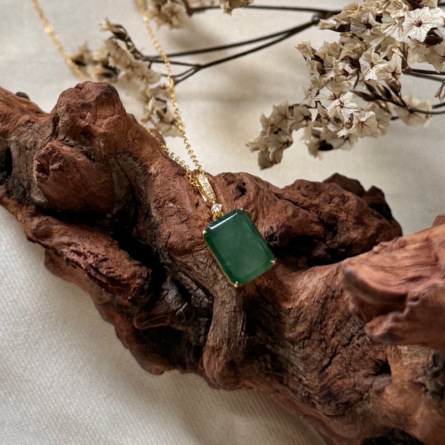 18k Serene Jadeite Pendant