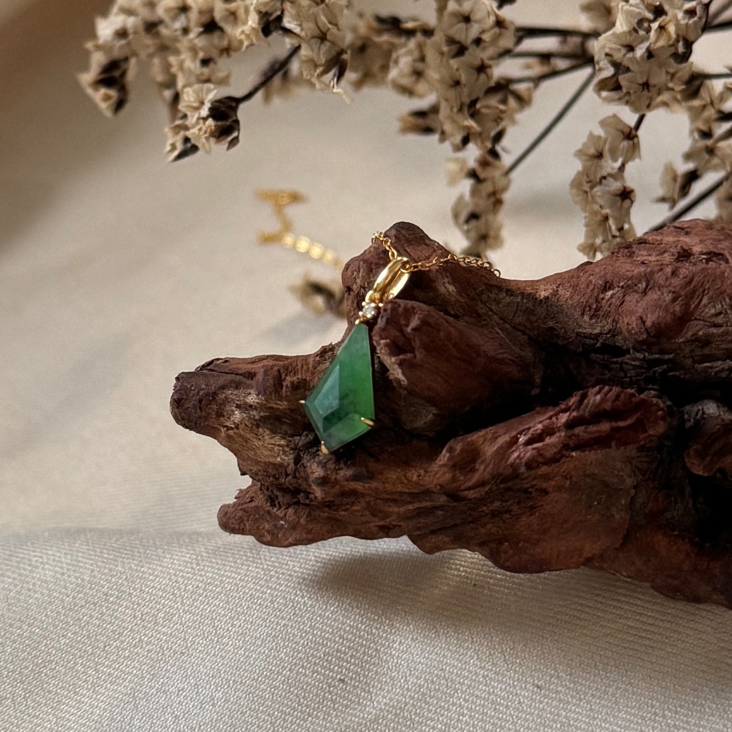 18k Horizon Jadeite Pendant