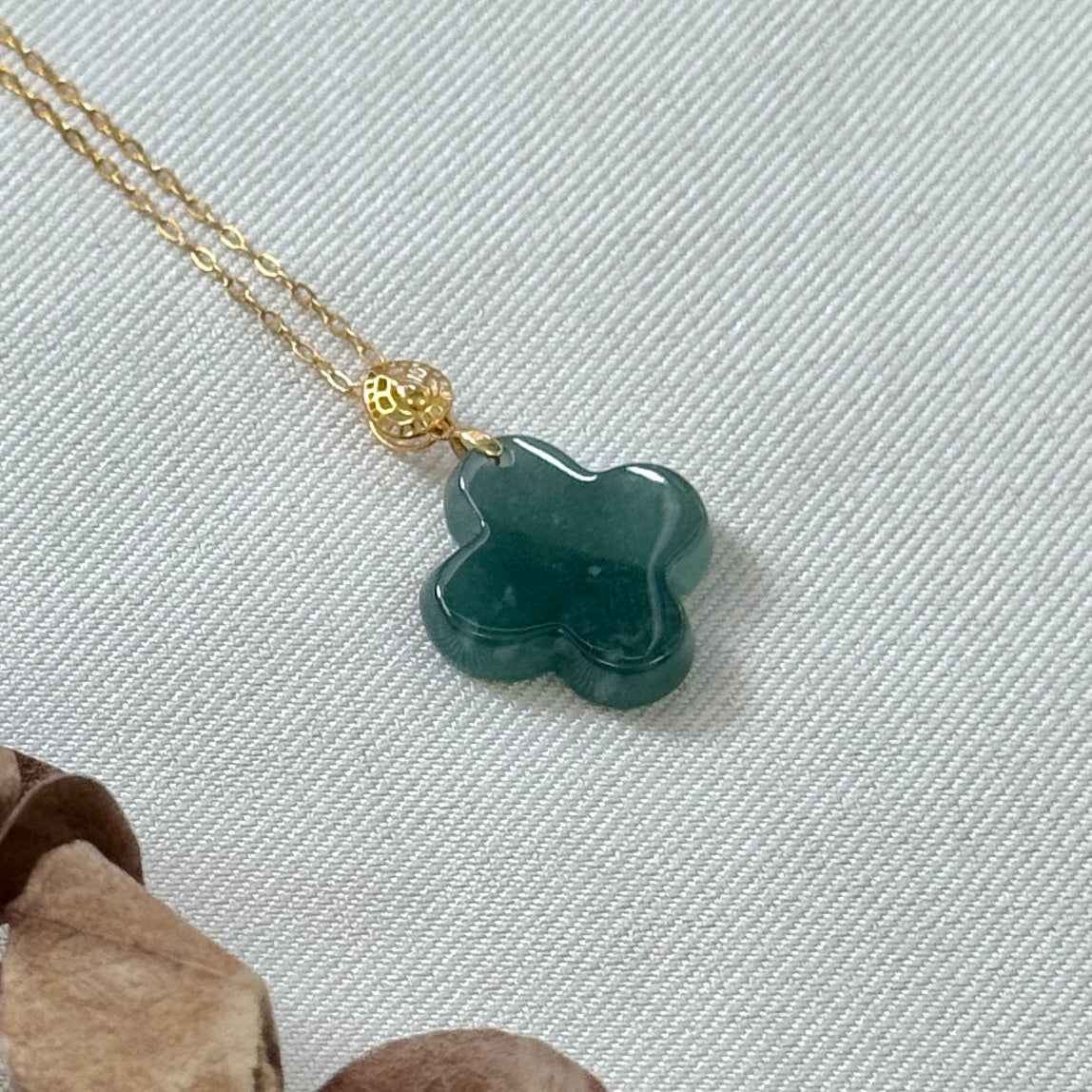 18k Gold Clover Jadeite Pendant