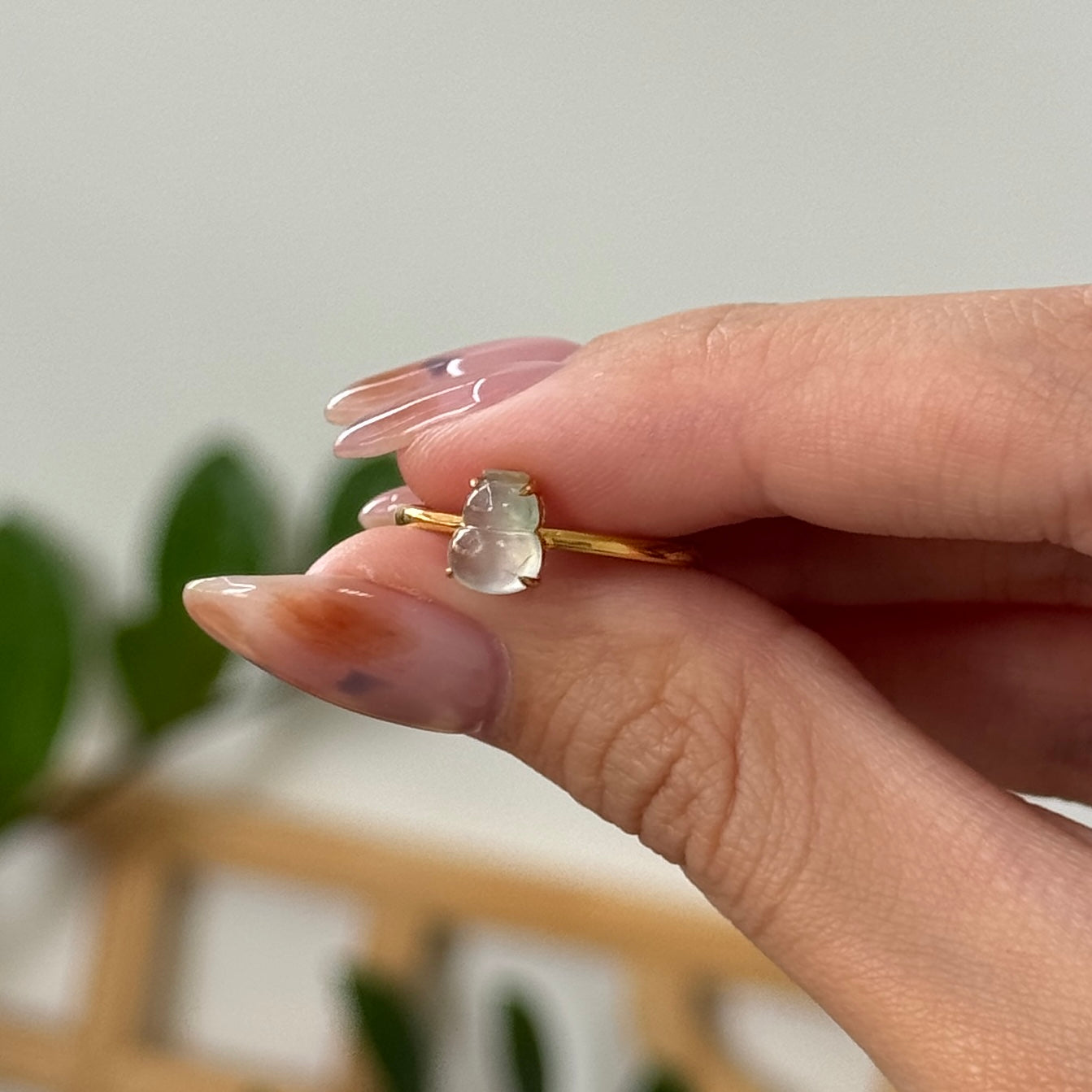 18k Gold Hulu Jadeite Ring (01)