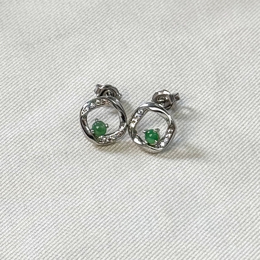 Dainty Jadeite Earstuds