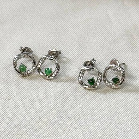 Dainty Jadeite Earstuds