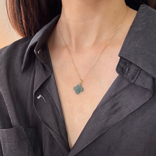 18k Gold Clover Jadeite Pendant