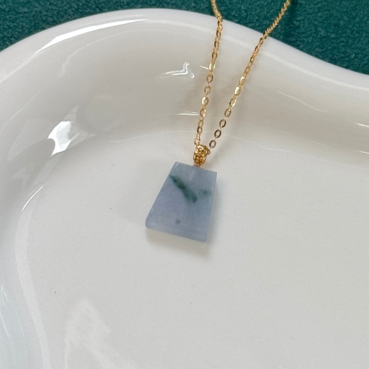 18k Gold Periwinkle Trapeze Jadeite Pendant (01)