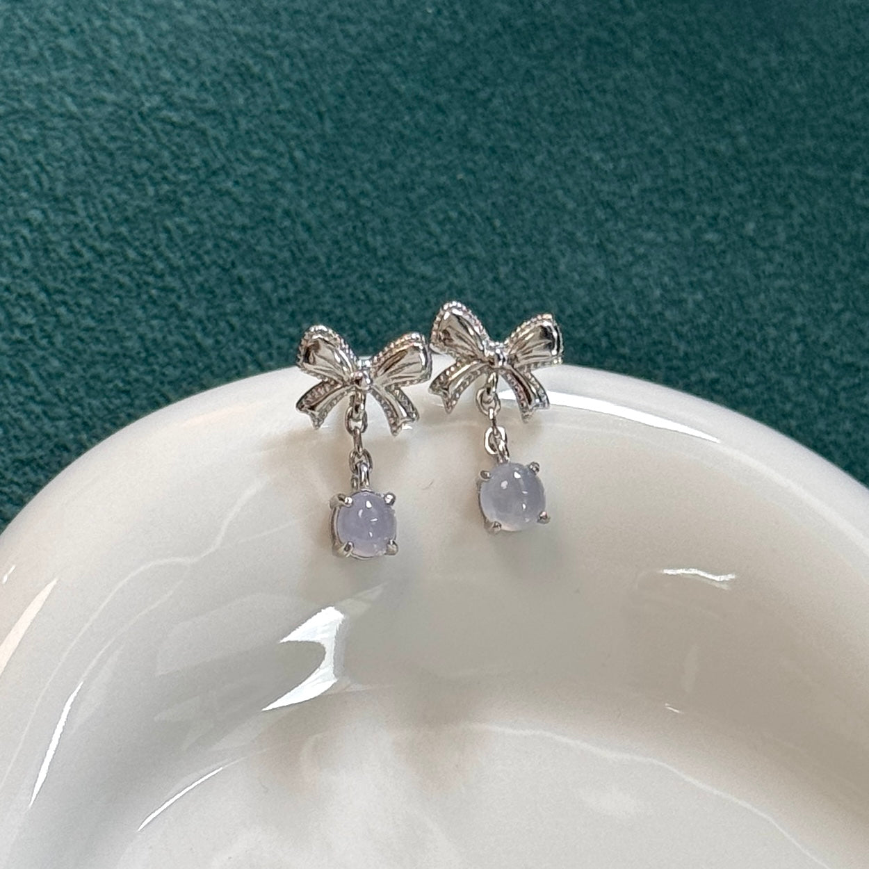 Ribbon Jadeite Earstuds