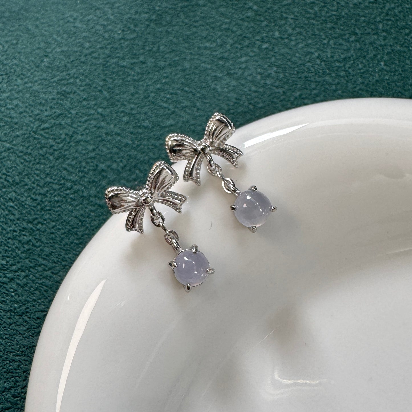 Ribbon Jadeite Earstuds