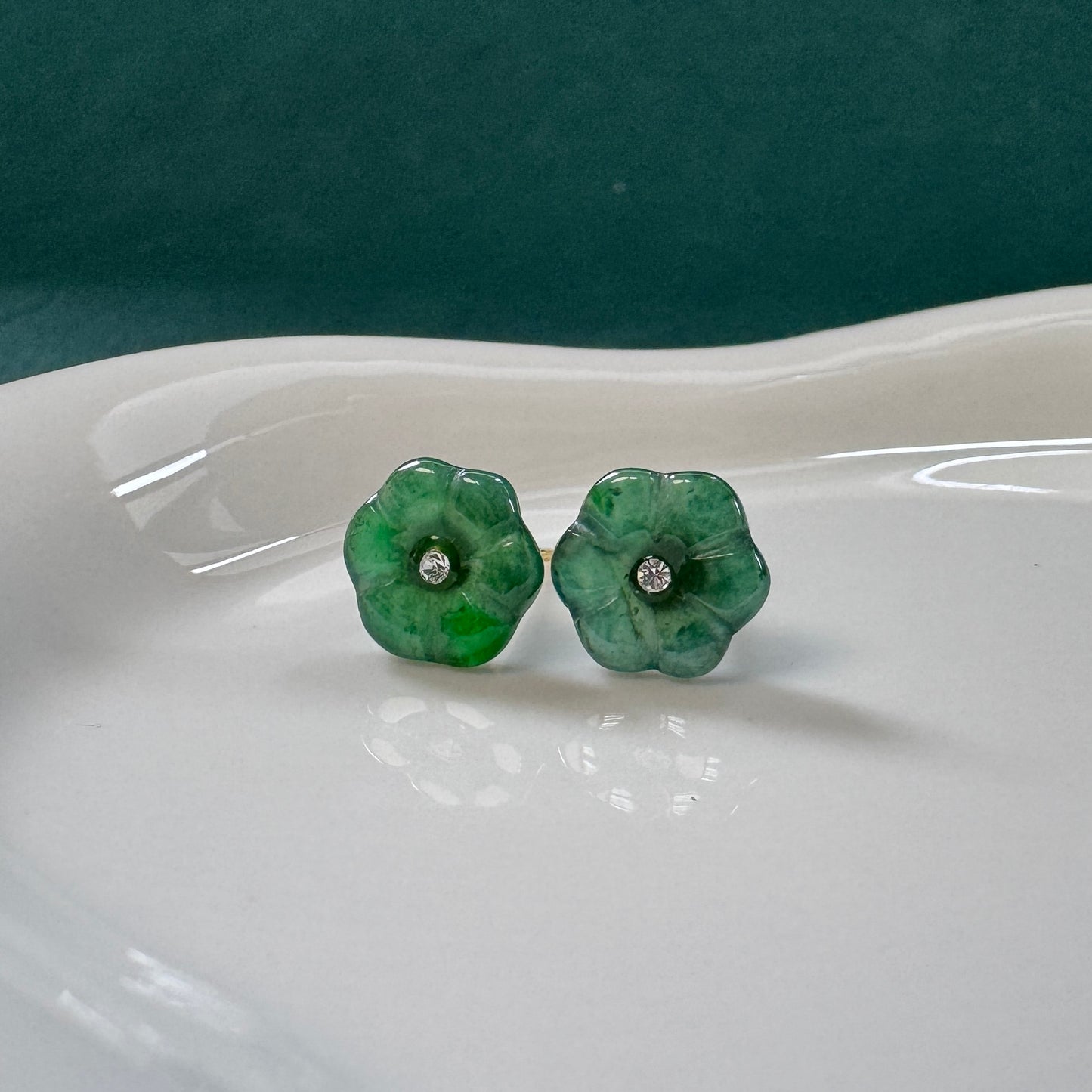 Bloom V Jadeite Earstuds