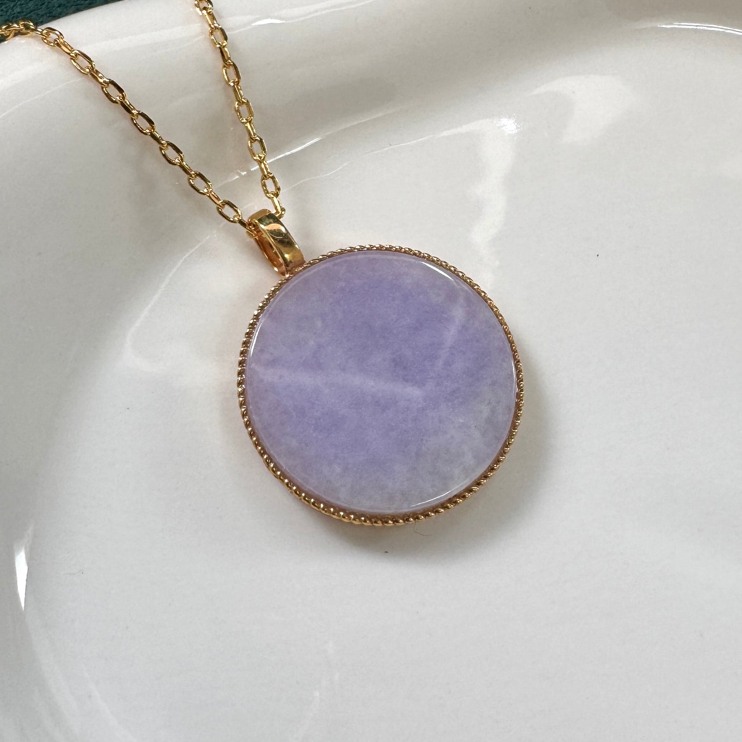 18k Gold Lilac Jadeite Pendant