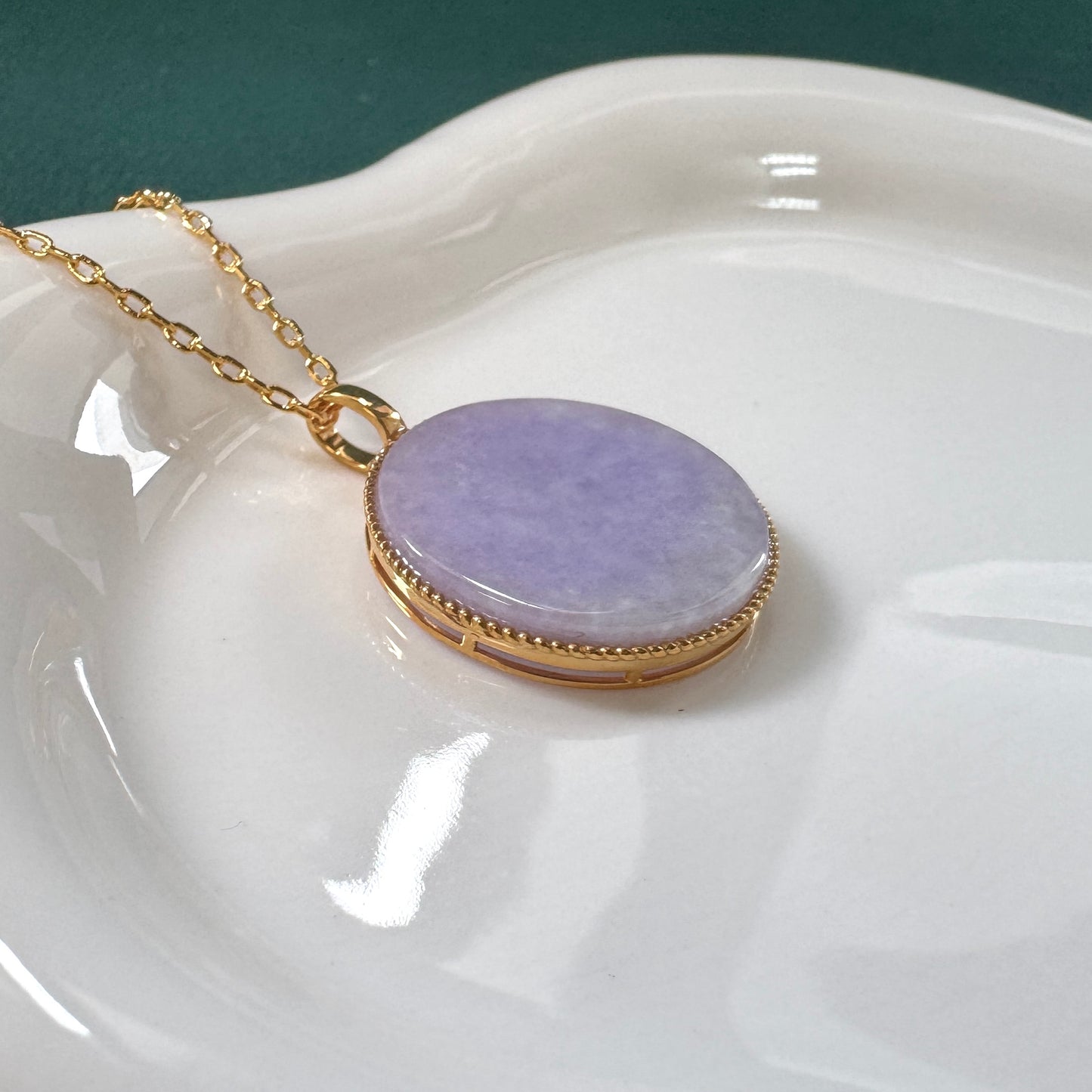 18k Gold Lilac Jadeite Pendant