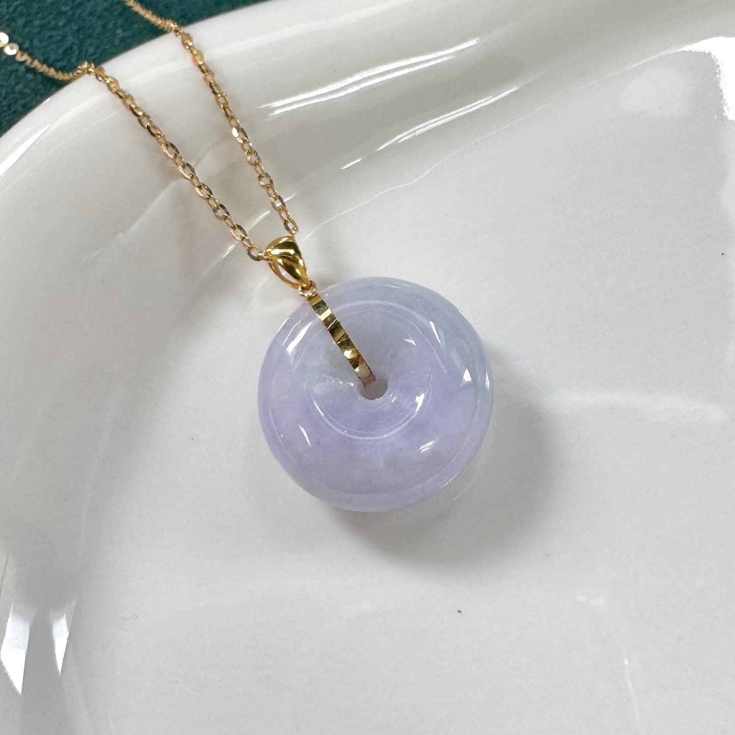 18k Gold Lavender Jadeite Doughnut Pendant
