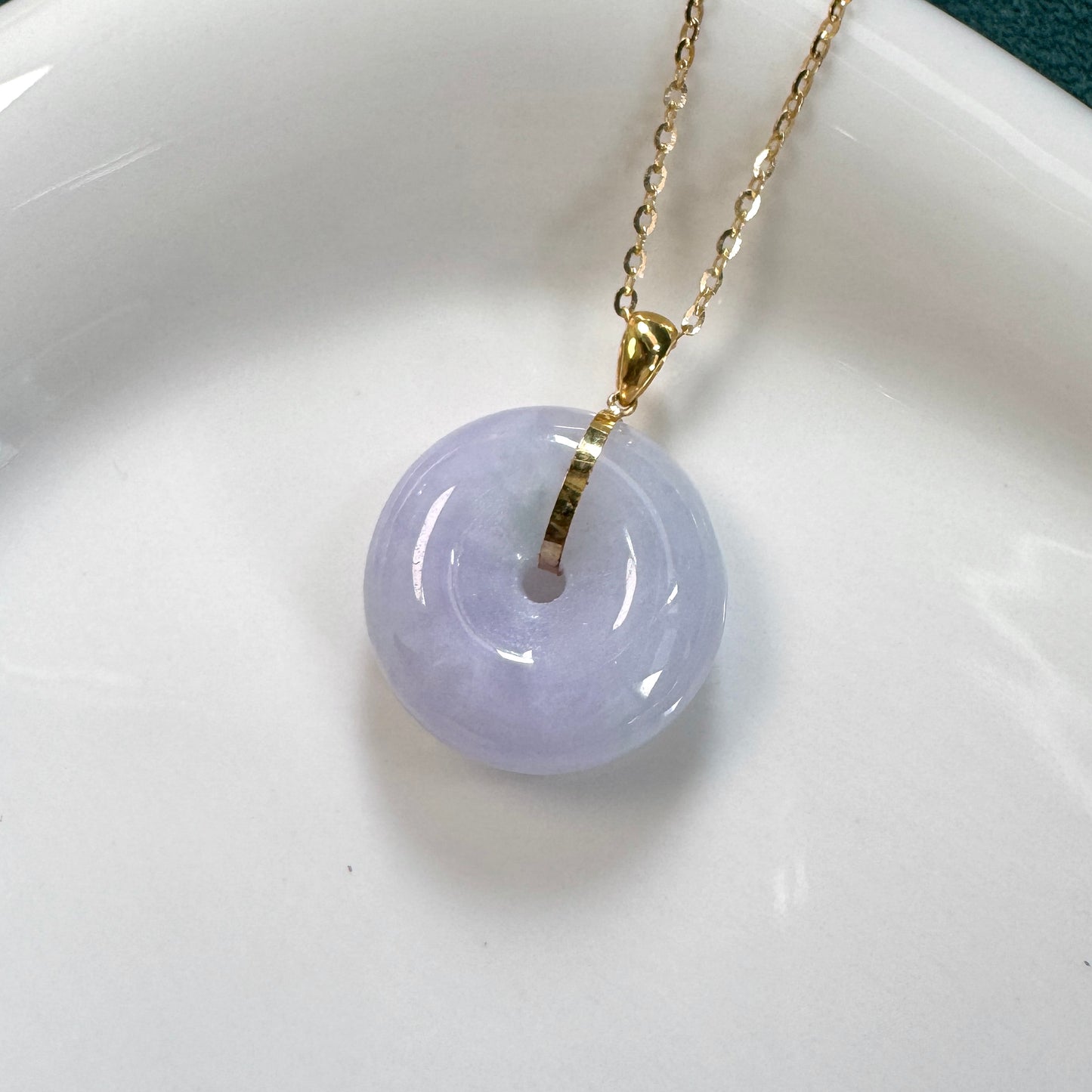 18k Gold Lavender Jadeite Doughnut Pendant